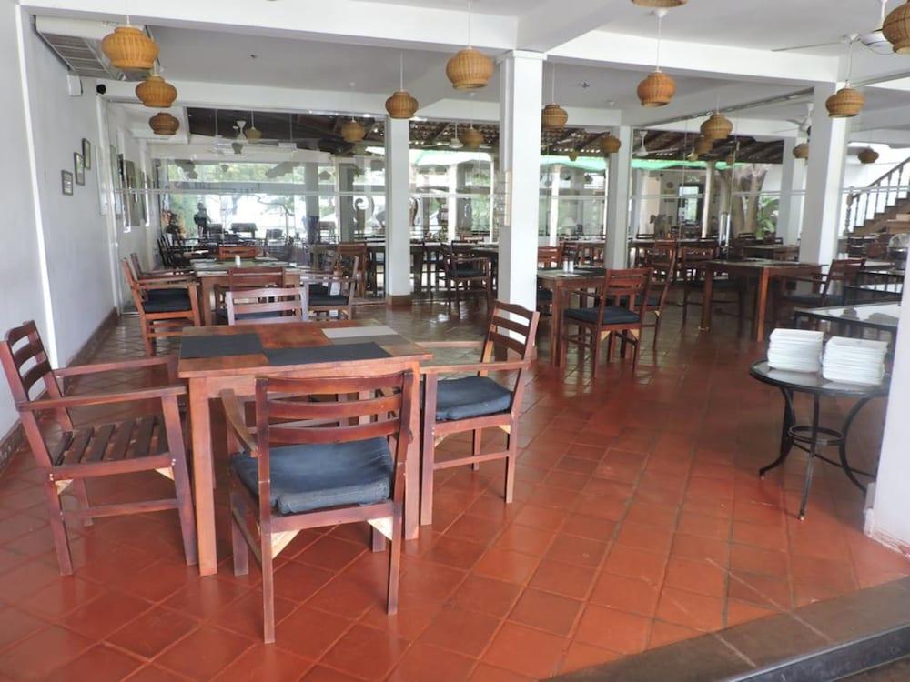 Pigeon Island Beach Resort And Spa Nilaveli Bagian luar foto