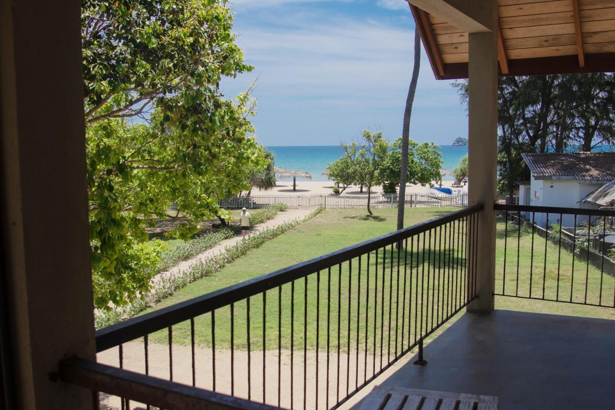 Pigeon Island Beach Resort And Spa Nilaveli Bagian luar foto