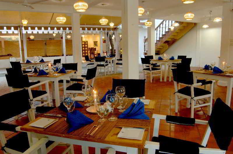 Pigeon Island Beach Resort And Spa Nilaveli Restoran foto