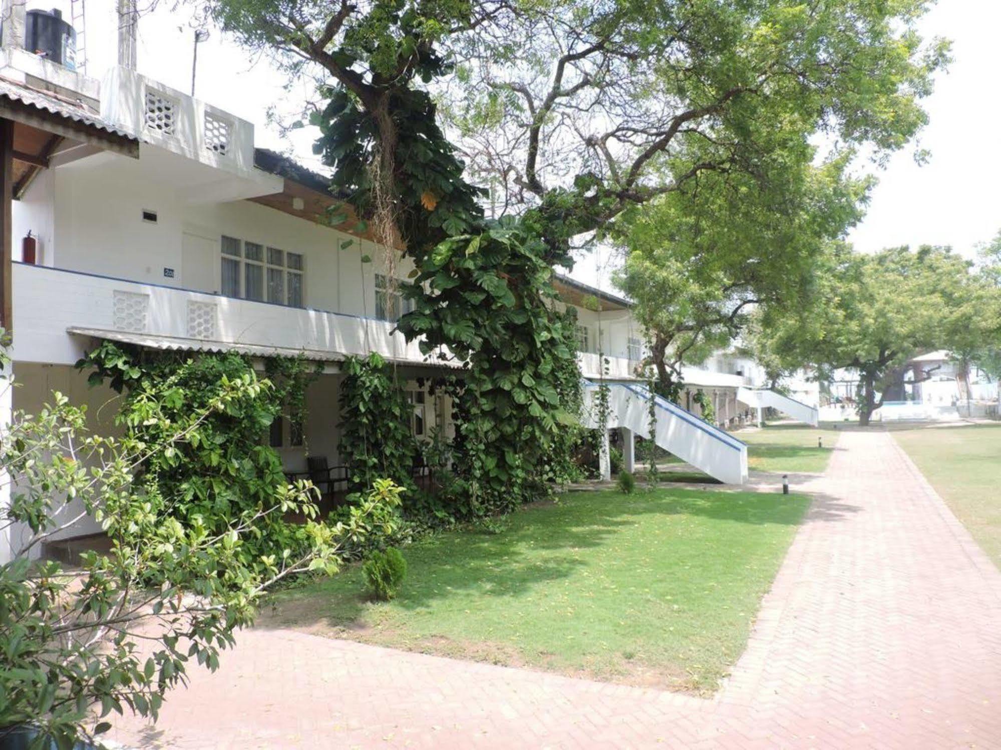 Pigeon Island Beach Resort And Spa Nilaveli Bagian luar foto